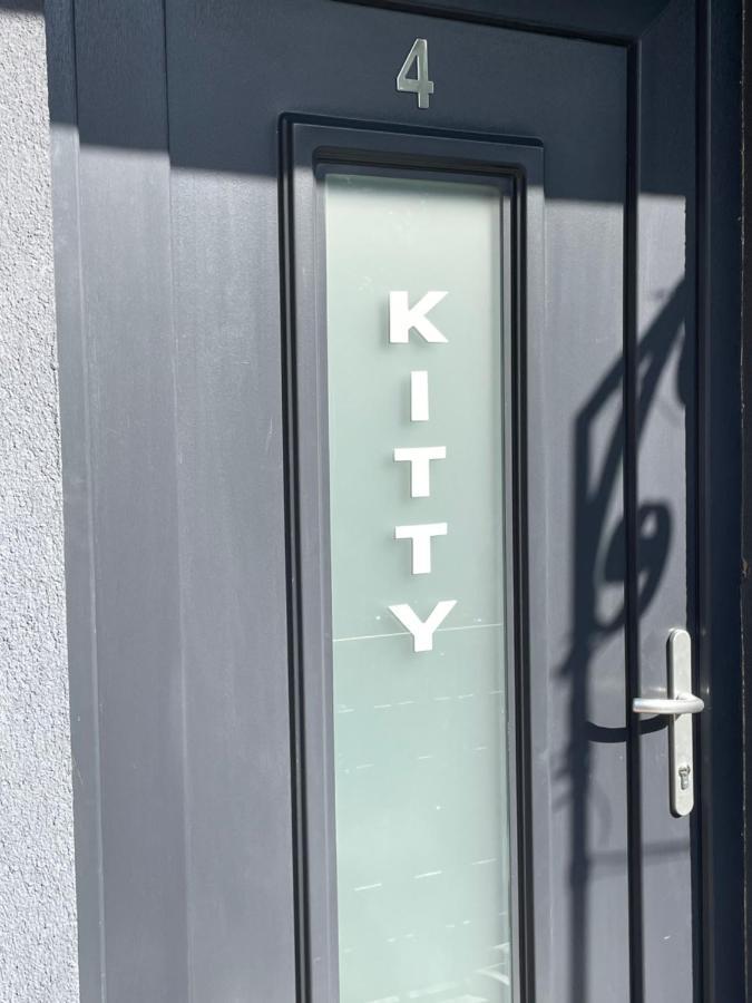 Kitty Downtown Apartman Дебрецен Екстер'єр фото