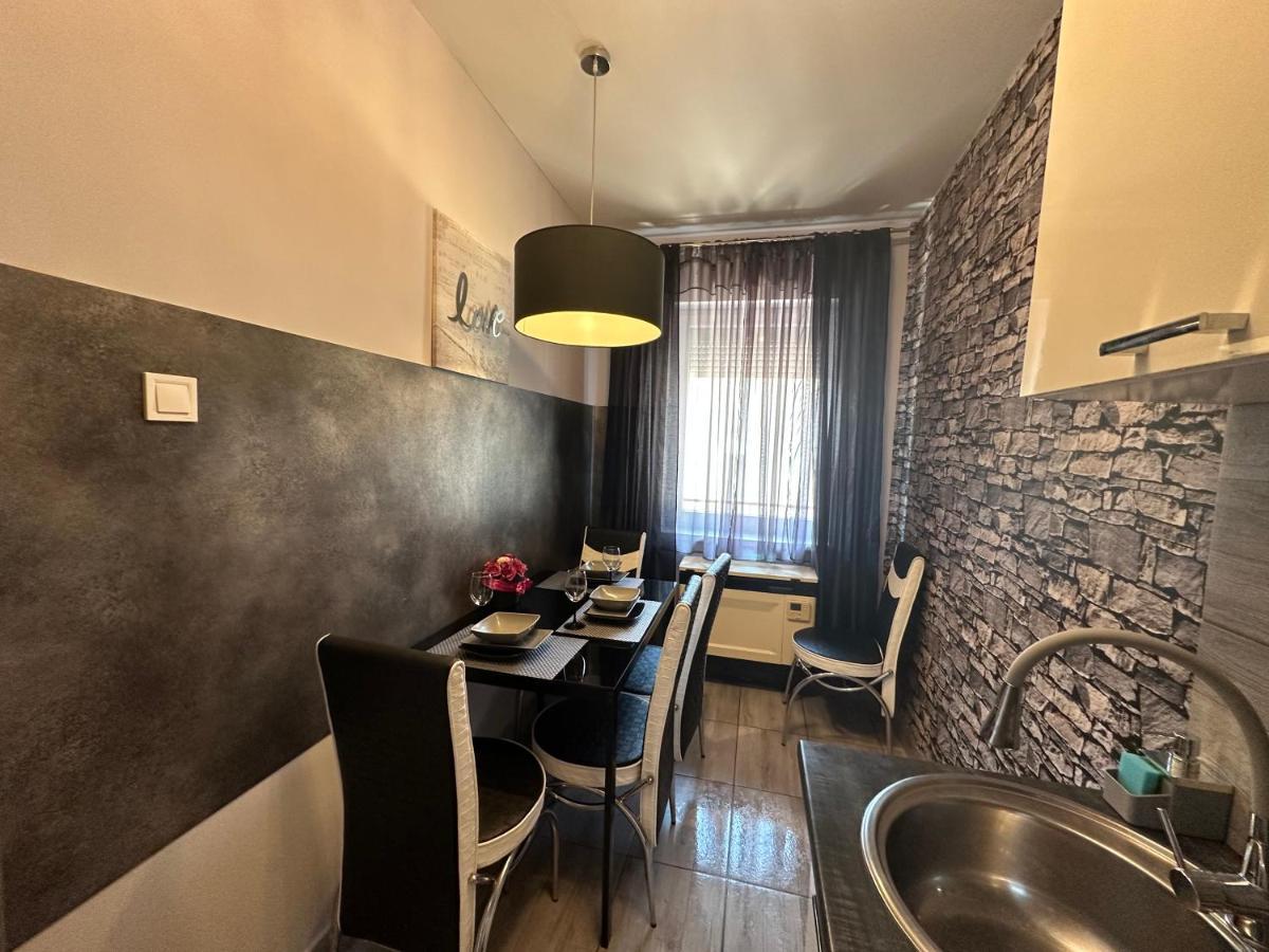 Kitty Downtown Apartman Дебрецен Екстер'єр фото